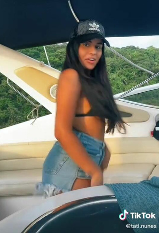 3. Beautiful Tati Nunes Shows Cleavage in Sexy Black Bikini Top on a Boat