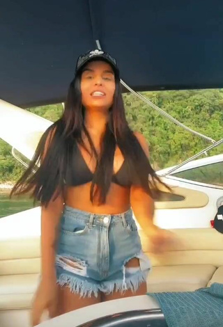 5. Beautiful Tati Nunes Shows Cleavage in Sexy Black Bikini Top on a Boat