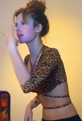 Sexy Mariana Taurozzi Shows Cleavage in Leopard Crop Top