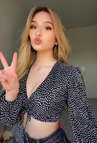 Teressa Dillon Shows Cleavage in Appealing Polka Dot Crop Top