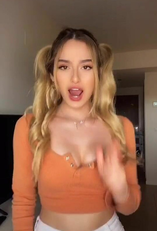 4. Teressa Dillon Shows Cleavage in Alluring Orange Crop Top and Bouncing Tits