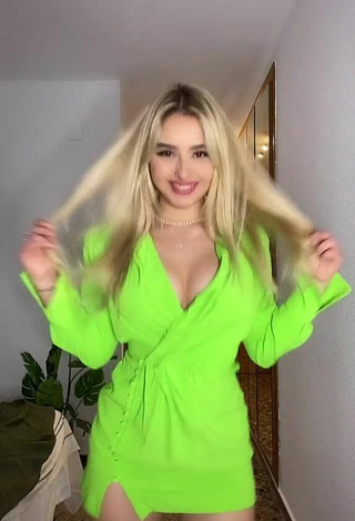 2. Hottie Teressa Dillon Shows Cleavage in Lime Green Dress and Bouncing Breasts