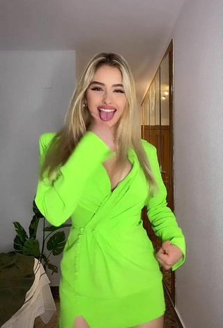 4. Hottie Teressa Dillon Shows Cleavage in Lime Green Dress and Bouncing Breasts
