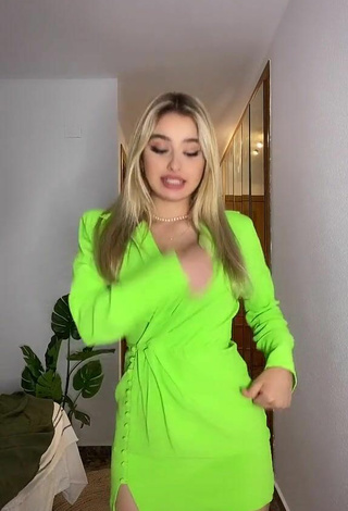5. Hottie Teressa Dillon Shows Cleavage in Lime Green Dress and Bouncing Breasts