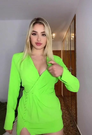 2. Beautiful Teressa Dillon Shows Cleavage in Sexy Lime Green Dress and Bouncing Breasts