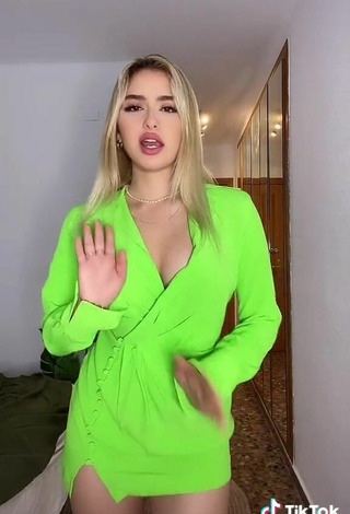 3. Beautiful Teressa Dillon Shows Cleavage in Sexy Lime Green Dress and Bouncing Breasts