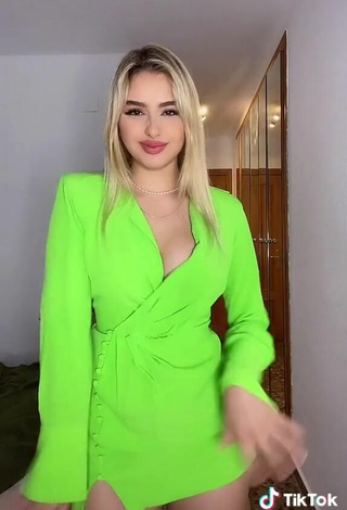 4. Beautiful Teressa Dillon Shows Cleavage in Sexy Lime Green Dress and Bouncing Breasts