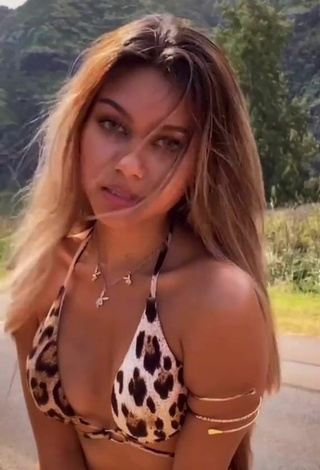 Sexy Maile Hammahz Shows Cleavage in Leopard Bikini