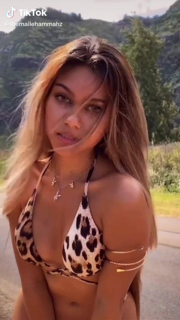 Sexy Maile Hammahz Shows Cleavage in Leopard Bikini sexyfilter