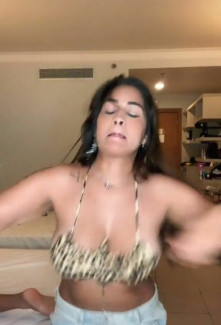 4. Hot Thielly Martins Shows Cleavage in Leopard Bikini Top and Bouncing Boobs