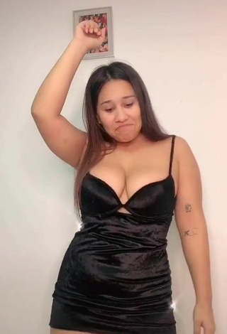 4. Sexy Dailyn Montañez Shows Cleavage in Black Dress and Bouncing Boobs