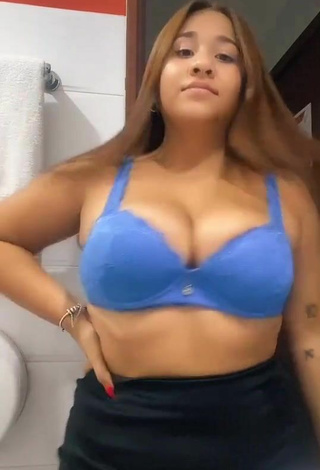 3. Cute Dailyn Montañez Shows Cleavage in Blue Bra and Bouncing Boobs