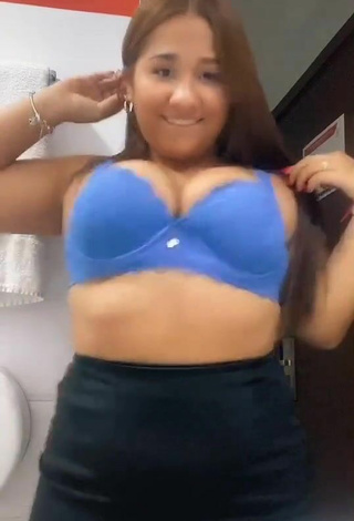 5. Cute Dailyn Montañez Shows Cleavage in Blue Bra and Bouncing Boobs