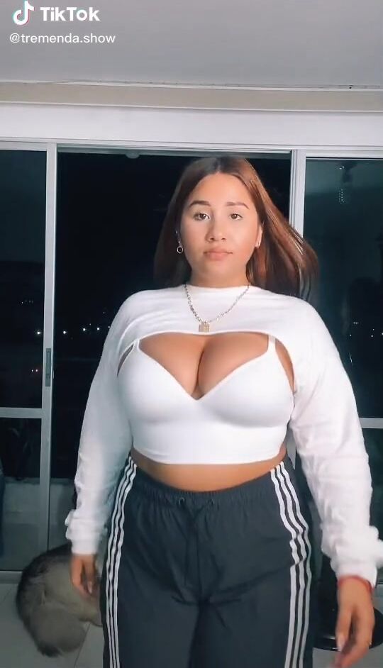 Sexy Dailyn Montañez in Crop Top and Bouncing Breasts sexyfilter