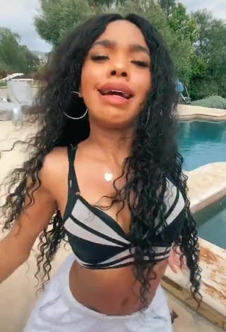 4. Hot Teala Dunn in Sport Bra at the Pool