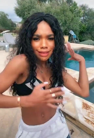 5. Hot Teala Dunn in Sport Bra at the Pool