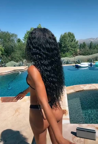6. Sexy Teala Dunn in Thong at the Pool