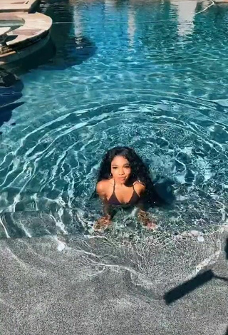 3. Teala Dunn Shows her Cute Butt at the Pool