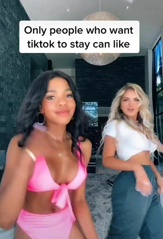 5. Teala Dunn Demonstrates Amazing Cleavage and Bouncing Boobs