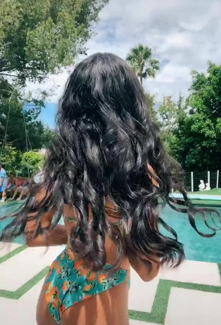 2. Magnetic Teala Dunn Shows Butt at the Swimming Pool