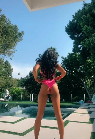 5. Magnificent Teala Dunn Shows Butt at the Swimming Pool
