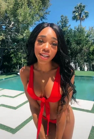 Fine Teala Dunn Shows Butt at the Swimming Pool