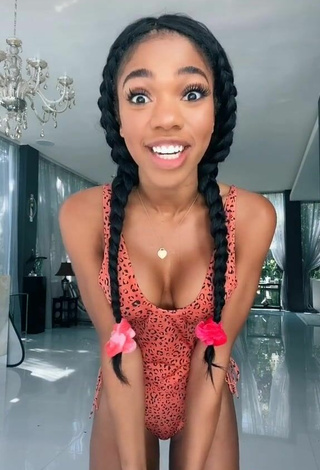 4. Sexy Teala Dunn Shows Cleavage in Leopard Swimsuit and Bouncing Boobs