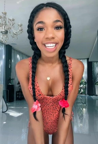 5. Sexy Teala Dunn Shows Cleavage in Leopard Swimsuit and Bouncing Boobs