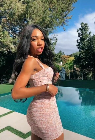 5. Hottie Teala Dunn Shows Cleavage in Leopard Crop Top at the Pool