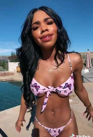 4. Seductive Teala Dunn Shows Butt at the Pool