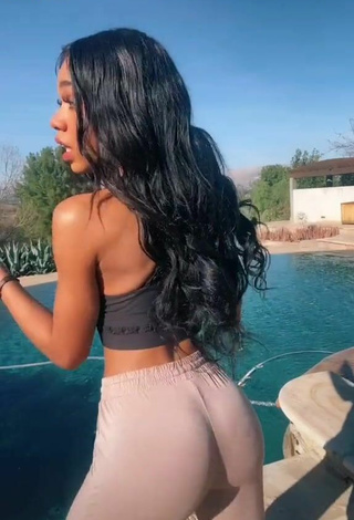 2. Sweet Teala Dunn Shows Butt at the Swimming Pool while Twerking