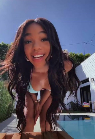 4. Erotic Teala Dunn Shows Butt at the Swimming Pool