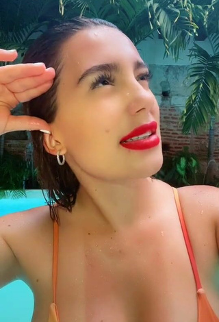 Hottie Valentina Gómez Shows Cleavage at the Pool