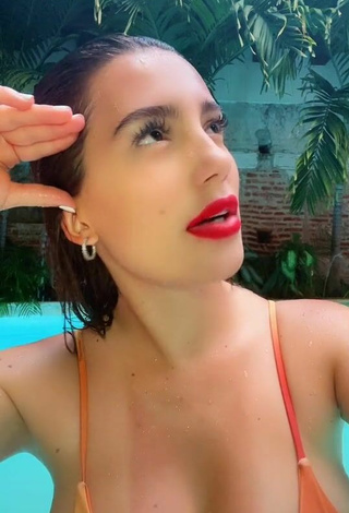 2. Hottie Valentina Gómez Shows Cleavage at the Pool