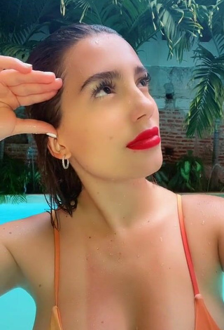 3. Hottie Valentina Gómez Shows Cleavage at the Pool