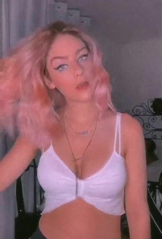 Sexy Valentina Schulz Shows Cleavage in White Crop Top