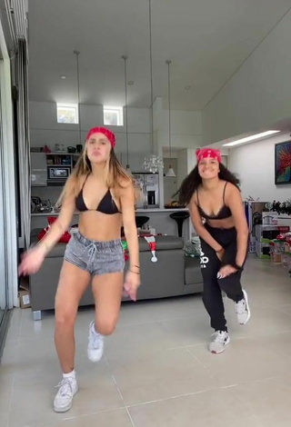 Sexy Valeria Sandoval Shows Legs while doing Dance