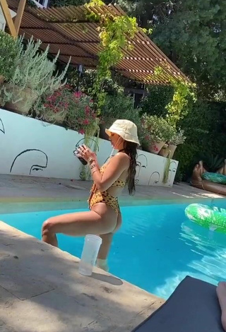 Sexy Vanessa Hudgens Shows Butt at the Pool