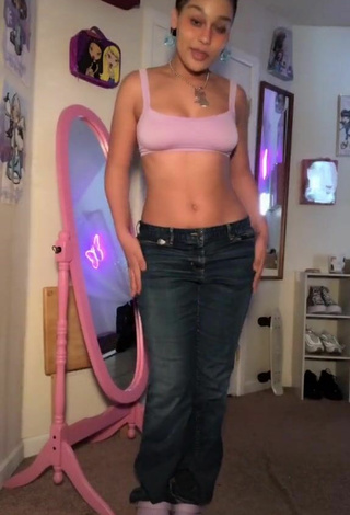 2. Cute Veondre Mitchell Shows Cleavage in Pink Sport Bra and Bouncing Boobs