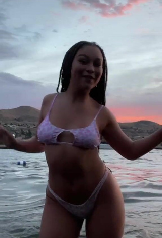 Sweetie Veondre Mitchell in Bikini in the Sea
