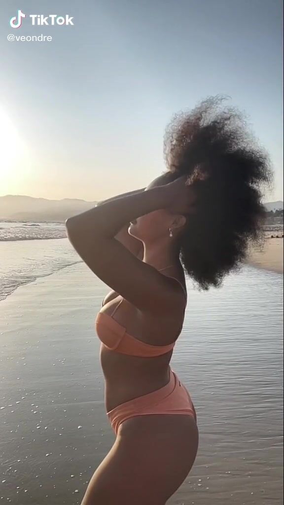 Hot Veondre Mitchell Shows Cleavage in Peach Bikini at the Beach