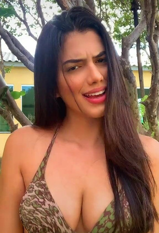 4. Sweet Victtoria Medeiros Shows Cleavage in Cute Bikini Top and Bouncing Tits