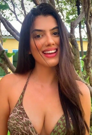 5. Sweet Victtoria Medeiros Shows Cleavage in Cute Bikini Top and Bouncing Tits