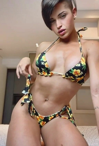 5. Yanne Shows Cleavage in Hot Floral Bikini