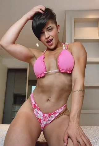 5. Sexy Yanne Shows Cleavage in Pink Bikini Top