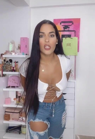 Sweetie Yeimmy Shows Cleavage in White Crop Top