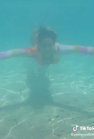 3. Sexy Yeimmy Shows Cleavage in Bikini in the Sea