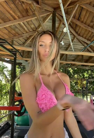 5. Fine Giuliana Cagna Shows Cleavage in Sweet Pink Bikini Top