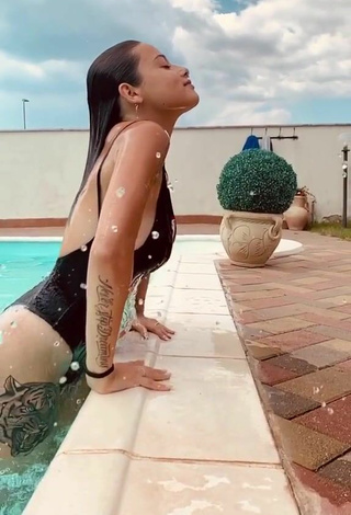 2. Sexy Zoe Massenti in Black Swimsuit at the Swimming Pool