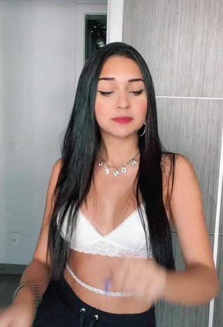 2. Sexy Yasmin Fernandes in White Bra and Bouncing Boobs